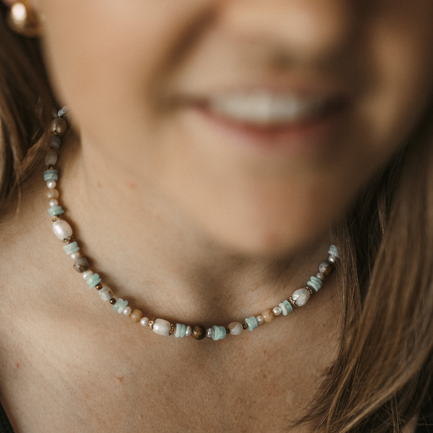 Elegantes Collier mit Natursteinen