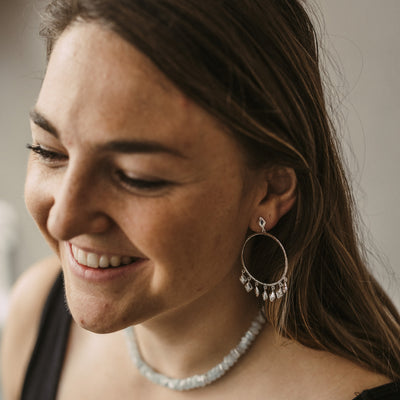 Grosse, runde Statement-Ohrringe mit Plättchen