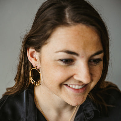 Grosse, runde Statement-Ohrringe mit Plättchen