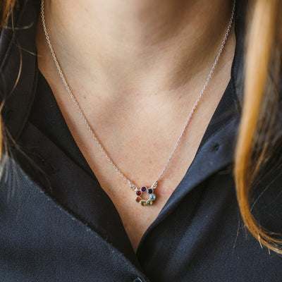 Halskette mit sieben Chakra-Farben