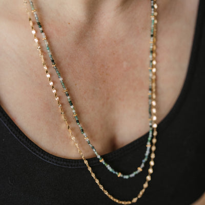 Collier mit feinen Gold- Plättchen