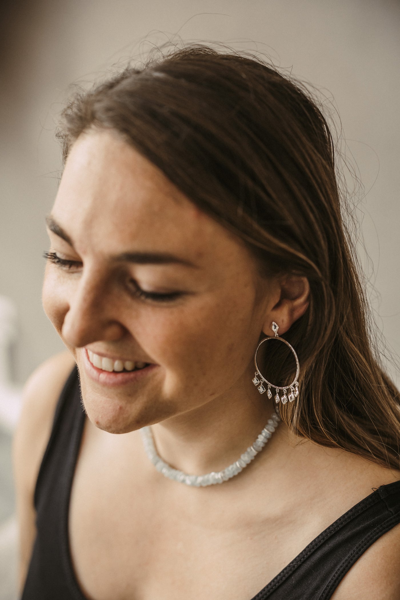 Grosse, runde Statement-Ohrringe mit Plättchen